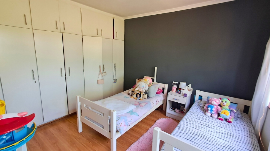 5 Bedroom Property for Sale in Bergsig Western Cape